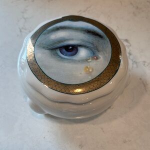 Elegant Lovers Eye Trinket Bix